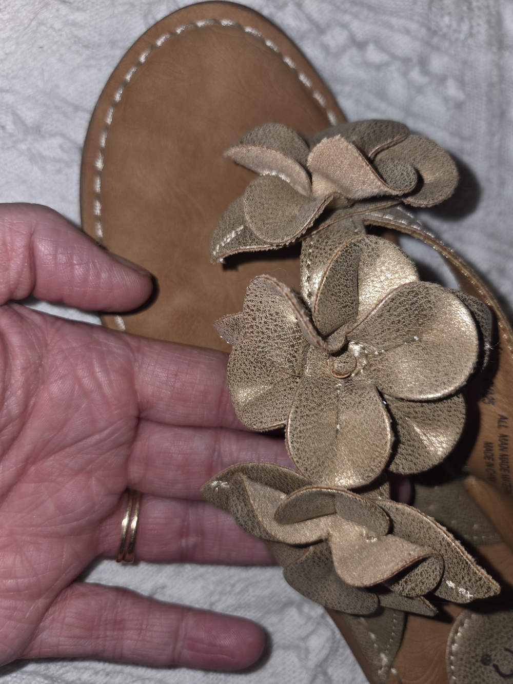 b.o.c. Women's Metallic Gold Floral Thong Sandal - Picture 6 of 6